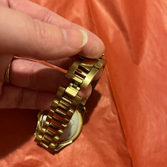 Authentic Women’s Coach Libby Gold Watch Sm/Med 20mm - Picture 5 of 9